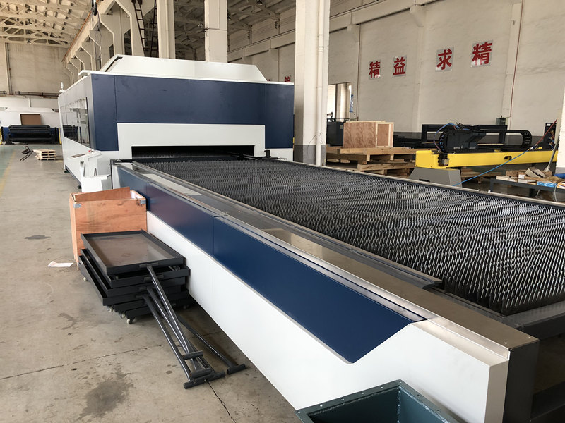 8000W fiberlaserskärare för högeffektiv laserskärare rostfritt stål