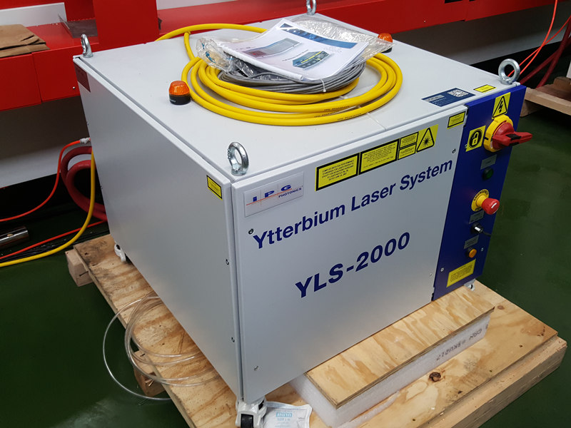 Laser IPG YLS-2000 watt laserkälla för 2kw accurl laserskärare